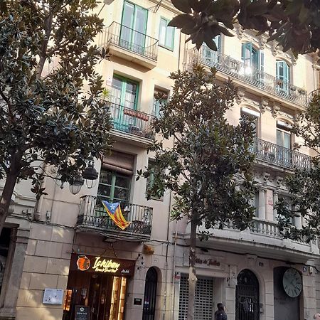 La Casa De Laura Nisia B&B Barselona Dış mekan fotoğraf