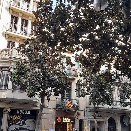 La Casa De Laura Nisia B&B Barselona Dış mekan fotoğraf