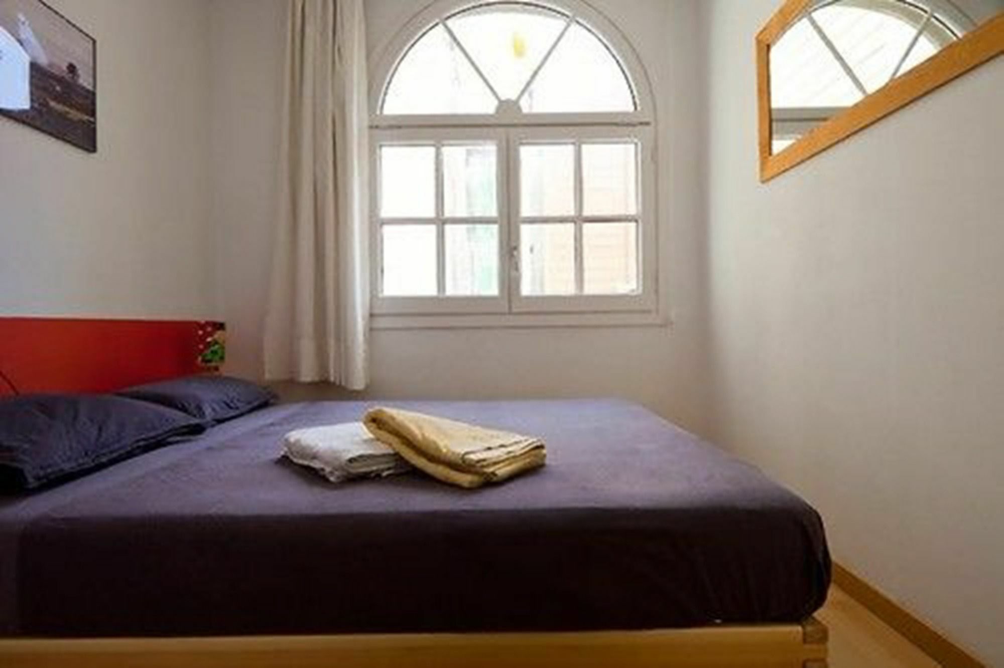 La Casa De Laura Nisia B&B Barselona Dış mekan fotoğraf